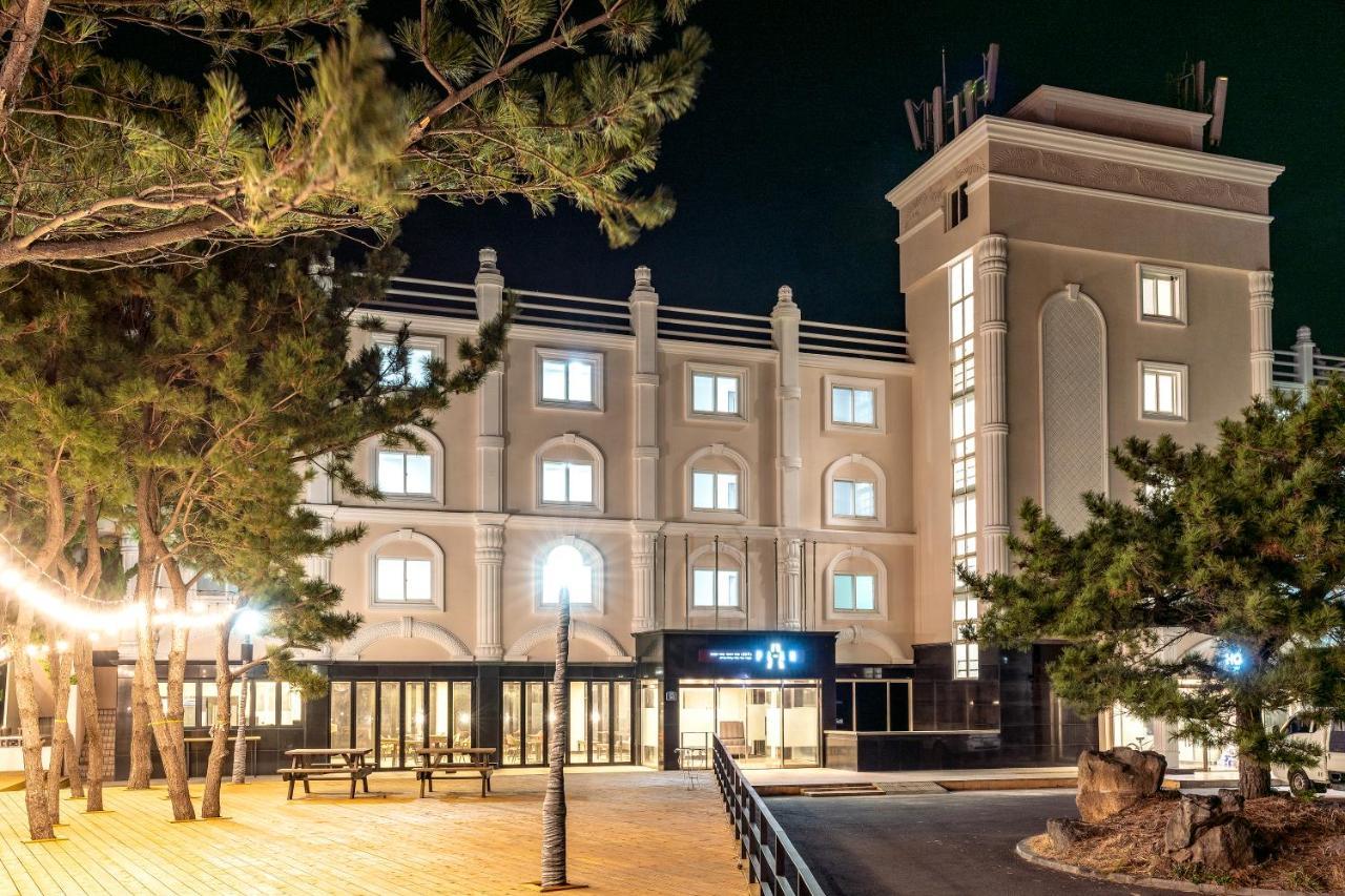 Cocoon Hotel Чеджу Екстериор снимка